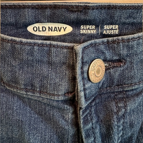 Old Navy Super Skinny Jeans. Size 2. Blue denim. - Picture 3 of 3